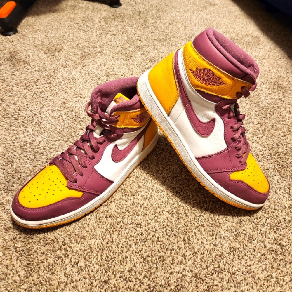 Jordan 1 Retro High OG Brotherhood 2022